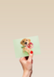 hond met bloemen