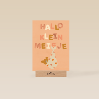 Hallo klein meisje Beertje in knapzak