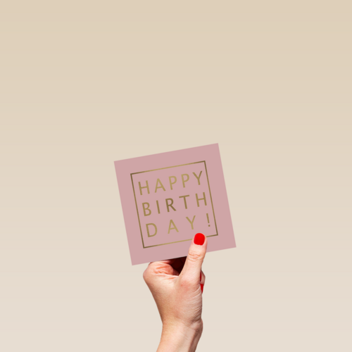 monmon kaart met een een gouden happy birthday wens