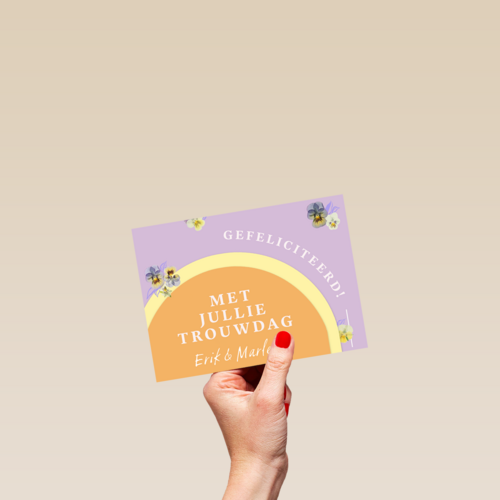 hippe trouwdag kaart met bloemen en paarse kleur