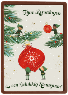 kerstkaart elven die kerstboom optuigen