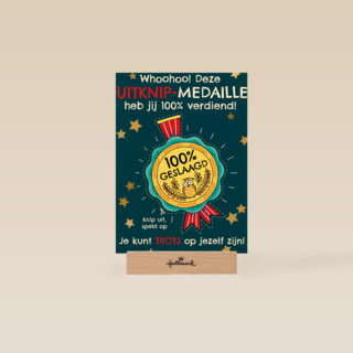 geslaagd kaart uitknip medaille