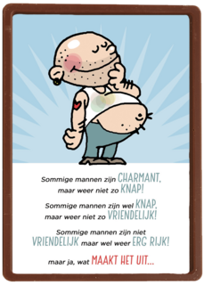 kale man met dikke buik