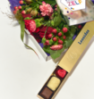 Brievenbusbloemen Golden Hour met Leonidas Chocolade Bonbons