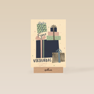 fijne verjaardag met deze cadeaus