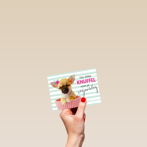 Verjaardagskaart chihuahua in cupcake
