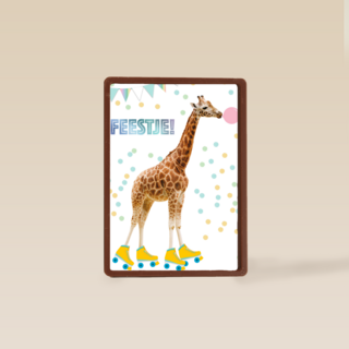 het is feest met giraffe met rolschaatsen