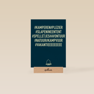 op kamp kaart met hashtag kamperen hashtag plezier