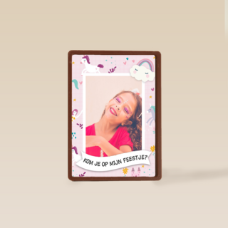 een uitnodiging met eenhoorns zeemeerminnen en regenbogen