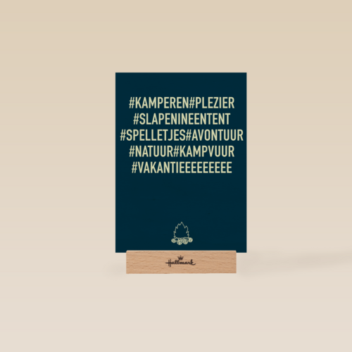 op kamp kaart met hashtag kamperen hashtag plezier
