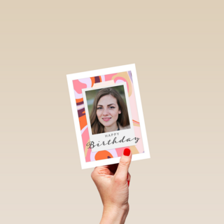 Verjaardagskaart vrouw bloemenpatroon