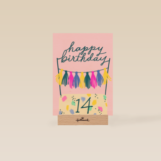 happy birthday met deze uitbundige taart