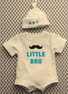 rompertje met babymutsje