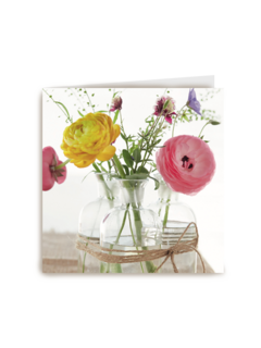 bloemen in glazen vaas