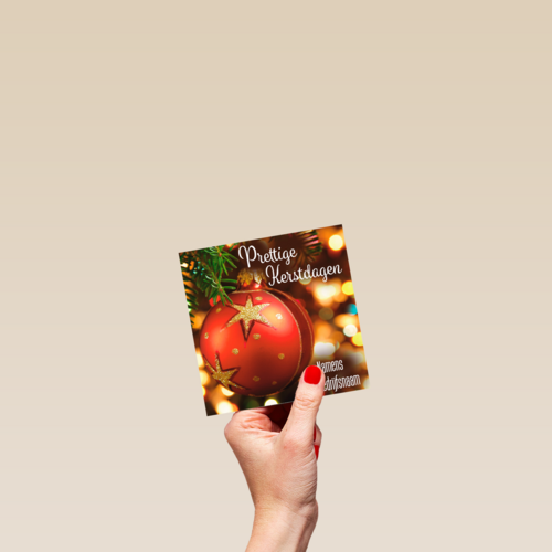 zakelijke kerstkaart met rode kerstbal