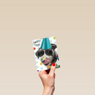 hoera feest hond met zonnebril