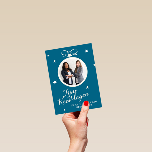zakelijke kerstkaart met kerstbal met fotokader