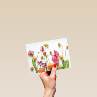 summervibes kaart blanco met vrolijke bloemen erop