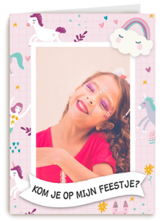 een uitnodiging met eenhoorns zeemeerminnen en regenbogen