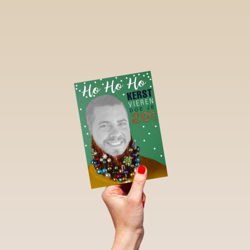 baard met kerstballen