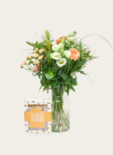 Boeket Bloemen Bright Blossom Met Snoep Mix