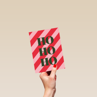 kerstkaart hohoho op rood roze achtergrond