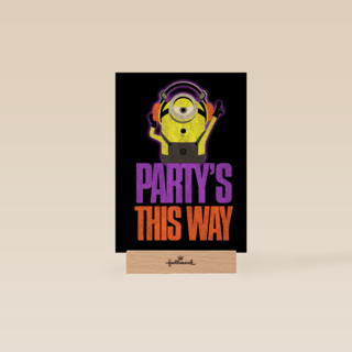 Verjaardagskaart Minion party is this way