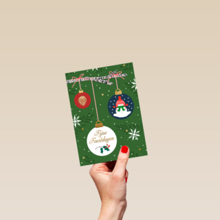 Klassieke kerstkaart met kerstballen